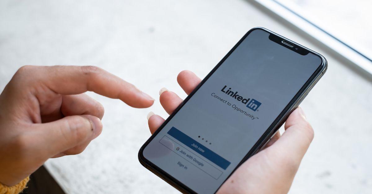 how to schedule posts on linkedin